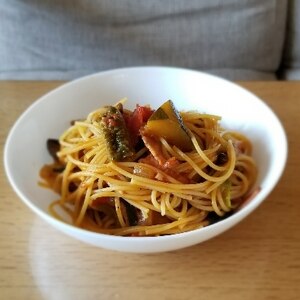 畑で採れたて夏野菜のナポリタン風パスタ